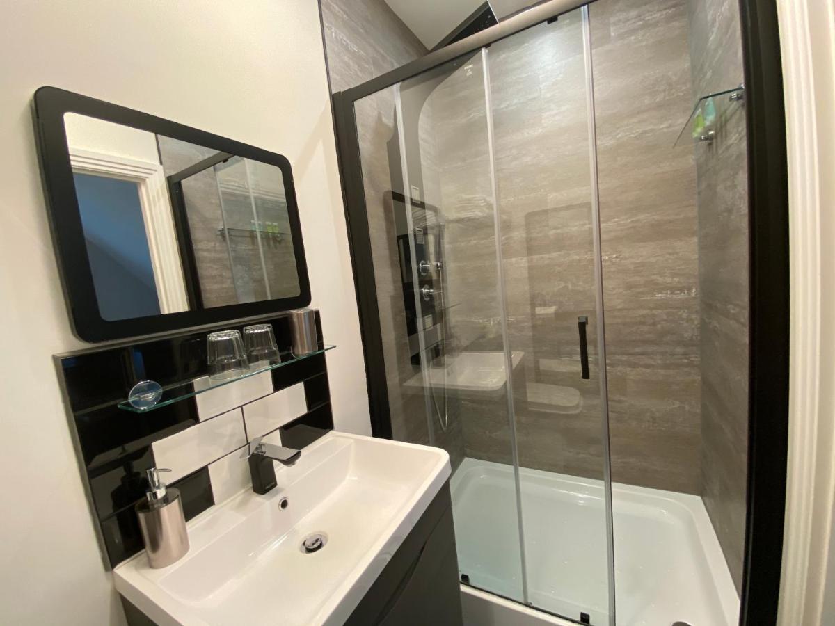 Harlestone Retreat (Adults Only) Otel Northampton Dış mekan fotoğraf