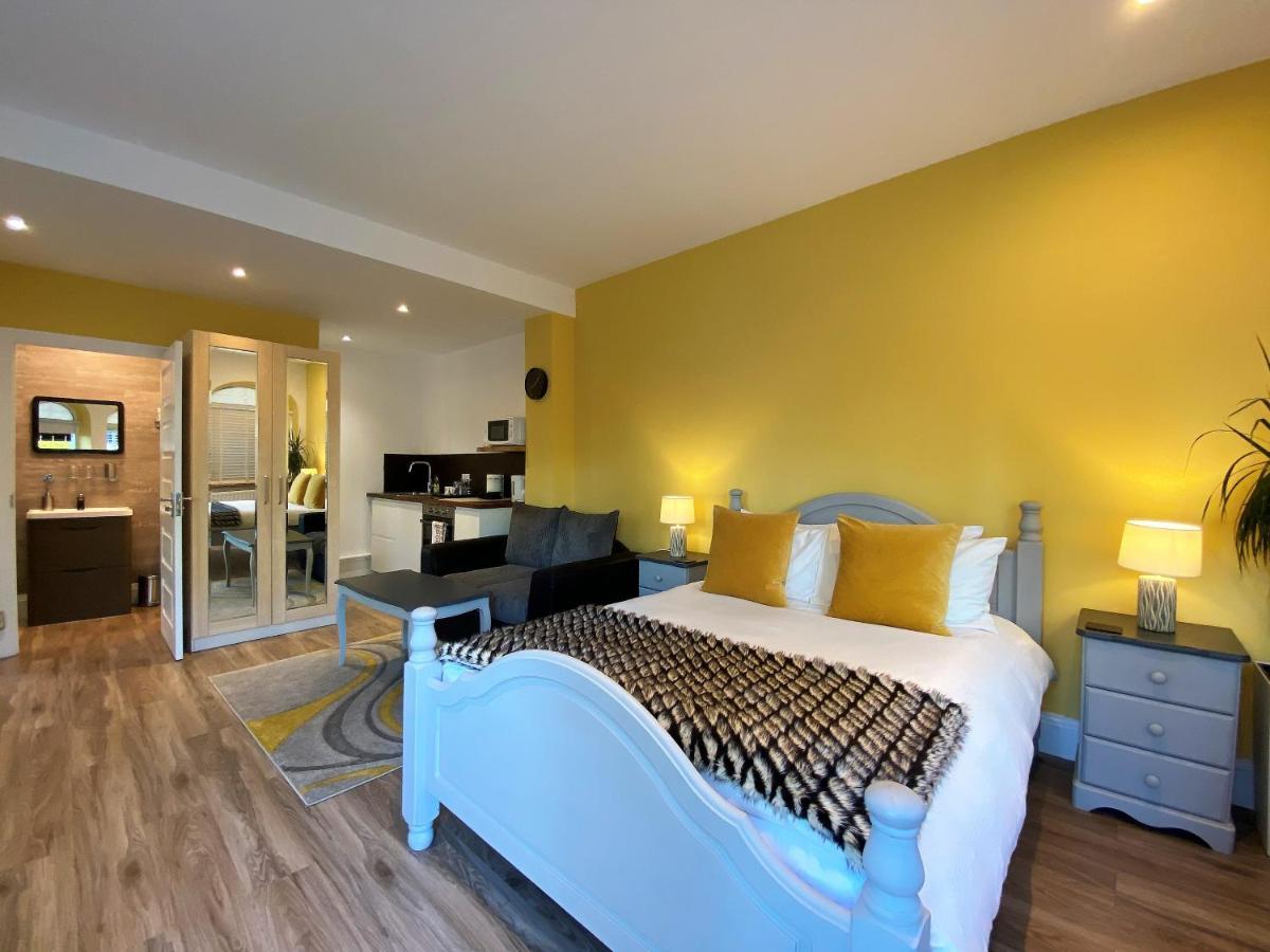 Harlestone Retreat (Adults Only) Otel Northampton Dış mekan fotoğraf